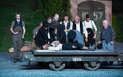 Dramatischer Unfall gleich zu Beginn: Elsas erster Mann Peter wird von Baumstämmen zerquetscht und und kommt um. (Bild: Heini Schwendener)