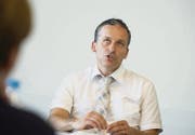 Er muss sich jetzt erklären: Der Andwiler Gemeindepräsident Dominik Gemperli an einer Medienkonferenz im vergangenen Jahr. (Bild: Ralph Ribi)