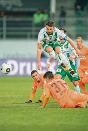 Albert Bunjaku bringt den FC St. Gallen gegen die Grasshoppers früh in Führung. (Bild: Urs Bucher)