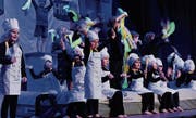 Die Kinderturner zeigen ihr Programm «Hotelküche». (Bild: Rudolf Steiner)