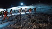 Mit der Stirnlampe auf dem Kopf geht es flott hinauf auf die Ebenalp. (Bild: PD)