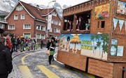 Dass die Aussenbeschallungen auf den Umzugswagen auf dieser Fasnacht verboten wurde, stösst im Facebook auf unterschiedliche Akzeptanz. (Bild: Elke Schwizer)