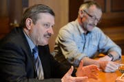 Die CVP Amriswil mit Präsident Benno Schildknecht (r.) stellt ihren Kandidaten André Schlatter fürs Stadtpräsidium vor. (Bild: Donato Caspari)