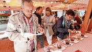Welches ist die beste? Die Besucher des Herbst- und Erntefestes konnten unter 10 Finalistinnen-Konfitüren auswählen. (Bild: Donato Caspari)
