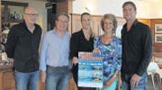 Das Organisationskomitee des Sommernachtsfestes mit Désirée Gahler von Nestle Frisco Findus (Mitte): Jörg Kocherhans, Bruno Zürcher, Madeleine Fisch und Cello Fisch. (Bild: Michèle Vaterlaus)
