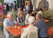 Gemütliches Beisammensein beim Kirchenfest in der Antoniuskirche Sennwald. (Bild: pd)
