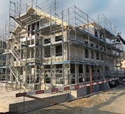 Die Arbeiten für den Neubau des Wohnheims Neufeld sind im Zeitplan. Ende Jahr soll das Gebäude fertig sein. (Bild: PD)