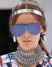 A model wears a creation for Chanel's Spring-Summer 2016 ready-to-wear fashion collection presented during the Paris Fashion Week, Tuesday, Oct. 6, 2015 in Paris, France. (AP Photo/Francois Mori) (Bild: Francois Mori (AP))