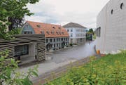 Die Kantonsschule Trogen führt einen zweisprachigen Abschluss ein: Ab Sommer werden 14 Schüler in einigen Fächern in Englisch unterrichtet. (Bild: mge)