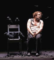Wie nackt auf der Bühne: Markus Brück als Macbeth am Zürcher Opernhaus. (Bild: Opernhaus Zürich/Monika Rittershaus)