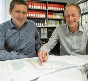 Gemeindeschreiber Edgar Schmid (rechts) wurde dieser Tage von Marco Stübi abgelöst. (Bild: PE)
