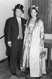 Ein Bild aus glücklichen Tagen: Eternit-Erbe Fritz Hatschek und Eva Margarita Hatschek 1951 am Opernball in Wien. (Bilder: PD)