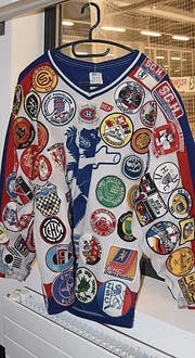 111 Aufnäher zieren das erste Trikot des SC Herisau.