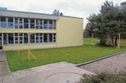 Die Visiere stehen bereits. Ab dem kommenden Sommer sollen die Schüler im vorgesehenen Schulpavillon Fachunterricht besuchen. (Bilder: Martina Signer)