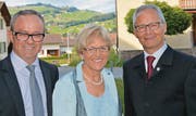 Reto Inauen, Hauptmann des Bezirks Appenzell, sowie Brigitte und Martin Breitenmoser. (Bild: wk)