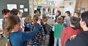 Die 3.-Klässler werden wegen der Umstellung auch im nächsten Schuljahr noch von ihrer Lehrerin Imka Scharfenberg unterrichtet. (Bild: Mario Testa)