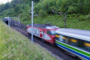 Die SOB hat beim Bundesamt für Verkehr ein Gesuch für die Finanzierung der Ausschreibung für den automatisierten Fahrbetrieb eingereicht. (Bild: KEYSTONE)