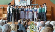 Der Jodlerklub Altstätten war beim Jubiläum zu Gast und unterhielt die Besucher am Nachmittag mit heimeligen Liedern. (Bilder: Corinne Hanselmann)