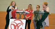 Botschafterinnen des Katholischen Frauenbunds wie Petra Scheiwiler aus Flawil unterhielten sich an der Tagung mit Referentin Carmen Susanne Frei. (Bild: PD)