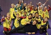 Wiler Klimapioniere feiern mit dem Preisgeld des Klima- und Energiefests ihren Erfolg. (Bild: PD)