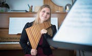 Die Appenzellerin Sandra Dobler ist als diplomierte Panflötistin schweizweit fast eine Exotin. (Bild: Ralph Ribi)