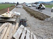 Der Geh- und Radweg von Oberuzwil zum Bettenauer Weiher wird «als sich endlos dahinziehendes Bauprojekt» kritisiert. (Bild: Philipp Stutz)