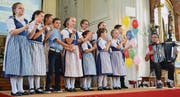 Die Thurgauer Jodelspatzen bei ihrem Konzert in der Kirche, begleitet von Michael Jud am Akkordeon. (Bild: Monika Wick)
