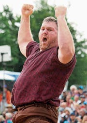 Christian Stucki: Der fast zwei Meter grosse Berner bringt 142 kg ins Sägemehl. (Bild: Thomas Delley/Keystone)