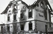 Am Morgen des 3. März 1983 präsentierte sich das einst stattliche Gebäude der «Tanne» als hässliche Brandruine. (Bild: Peter Eggenberger)