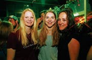 Nadja Högger, 18, Stephanie Baumgartner und Cassandra Lemmenmeier warten noch auf den perfekten Gentleman.