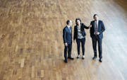 Thomas Koller von der TKB, Messeleiterin Renate Giger und Thomas Mesmer vom Svit im Dreispitz-Saal, wo in viereinhalb Monaten die Immozionale Thurgau durchgeführt werden wird. (Bild: Donato Caspari)