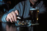 Im Thurgau sind Raucherlokale erlaubt. Andere Kantone setzten den Schutz vor Passivrauchen strenger um. (Bild: Susann Basler)