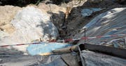 In den letzten Wochen ist viel Erde bewegt worden: Die Grube ist viele Meter tief. (Bild: Markus Schoch)