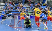 Unter Druck: Liechtenstein Abwehr mit Torhüter Pascal Müller musste sich im Startspiel gegen Estland mit allen Mitteln wehren. (Bild: IFF)