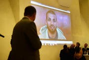 Kariem Hussein wandte sich an der Preisverleihung mit einer Videobotschaft an die versammelte Festgemeinde. (Bild: Nana do Carmo)