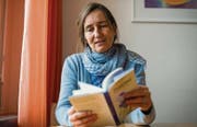 «Mein Buch ist kein Ratgeber. Es ist schlicht ein Erfahrungsbericht», sagt Janine Spirig. (Bild: Coralie Wenger)