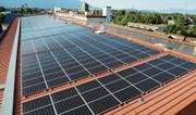 Die neue Fotovoltaikanlage auf dem DHL-Satteldach wird jährlich rund 370 000 kWh Energie produzieren. (Bilder: Hansruedi Rohrer)