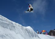 Noch bis Sonntag lädt der legendäre Warmtobel-Jam die Freestyler nach Wildhaus ein. Auch Cracks wie Jan Scherrer (Bild) geniessen die tollen Pisten und Hindernisse. (Bild: Bergbahnen WIldhaus)