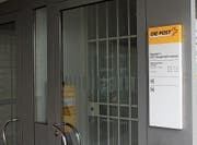 Bald schliesst die Poststelle Niederhelfenschwil ihre Türen für immer. Die Post führt ihr Angebot im Dorfladen weiter. (Bild: Andrea Häusler)