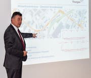 Gemeindepräsident Kurt Baumann gibt Auskunft zum Projekt «Spange Hofen plus». (Bild: Roman Scherrer)