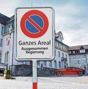 Bald darf nur noch der Regierungsrat auf dem Obstmarkt parkieren. (Bild: Montage: sso)