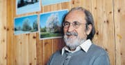 Erwin Kessler in seinem Wohnzimmer in Tuttwil: Lächeln sieht man den Tierschützer nicht oft. (Bilder: Reto Martin)