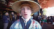 Youtube-Star Logan Paul (22) wurde wegen seines Verhaltens während seines Japan-Urlaubs kritisiert. (Bild: Screenshots)