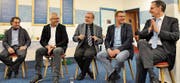 Sofagespräch auf Holzstühlen: Die Diskussion zum Thema Neugeburt führten (von links) Gerry Hofstetter, Heiner Graf, Moderator Christoph Sigrist, Toni Brunner und Mario Fehr. (Bild: Sabine Schmid)