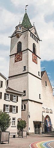 Der St.-Nikolaus-Kirchturm erhält ein neues Zifferblatt. (Bild: pd)