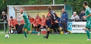 Raphael Rohrer (links) wechselt beim FC Buchs vom Spielfeld auf die Trainerbank. (Bild: Robert Kucera)