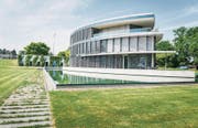 Das Reedereigebäude der Hanseatic Lloyd AG in Uttwil wird Teil einer neuen Luxusresidenz. (Bild: Andrea Stalder)