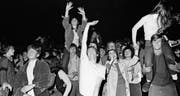Die Musik war ein wichtiger Treiber und ein Ventil der 68er-Bewegung: Jugendliche jubeln am Monsterkonzert 1968 im Hallenstadion Jimmi Hendrix zu. (Bild: Keystone)