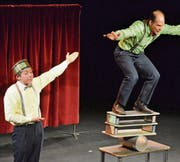 Das Duo «ExtraArt» aus Deutschland vereint Artistik und Clownerie. (Bilder: Christoph Heer)