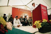 SVP-Kantonsrat Hermann Lei spricht vor der Ahmadiyya-Gemeinde an ihrer Jahresversammlung in Häusern bei Wigoltingen. (Bild: Reto Martin)